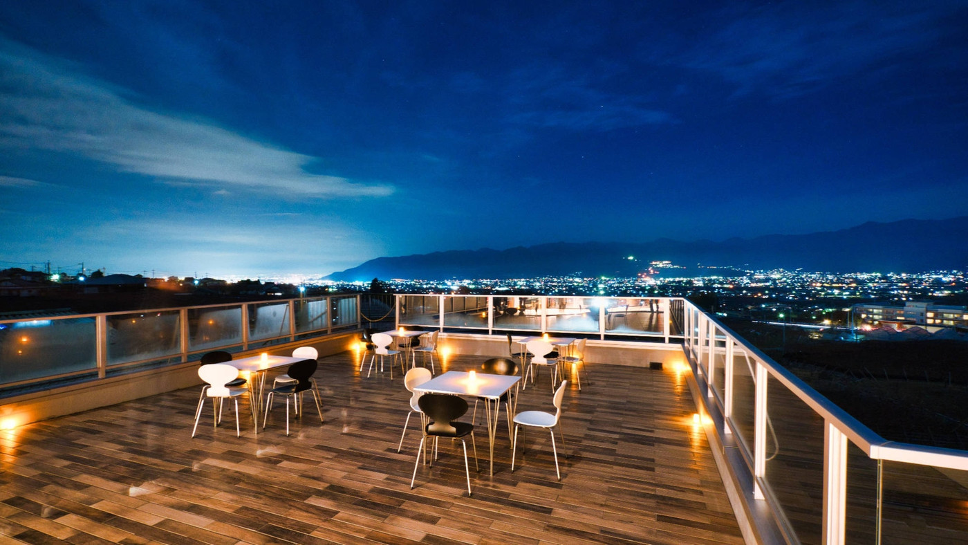 池の鯉を眺めながら露天風呂を楽しめる。美しい庭園が魅力の宿3411486