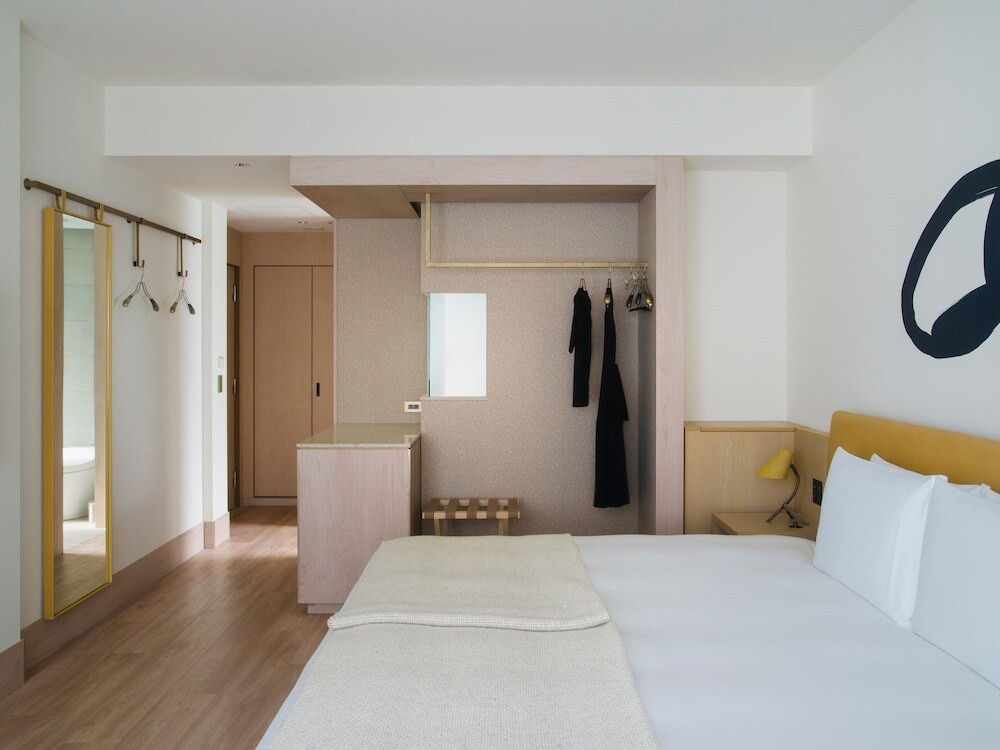 Corner Studio②