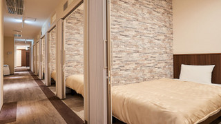 2カプセルルーム 女性用 共用シャワーとトイレ