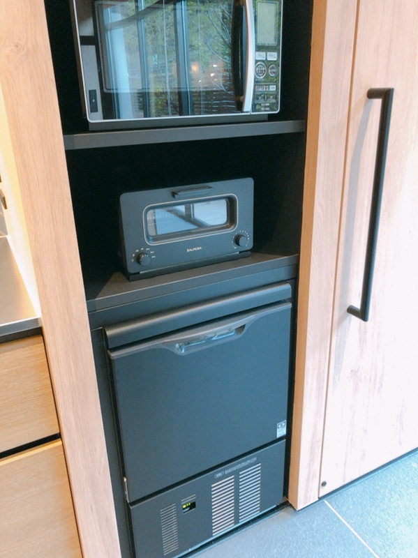 共有スペースに電子レンジ、トースターがあります