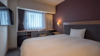 ダブルルーム クイーンベッド 1 台 喫煙可