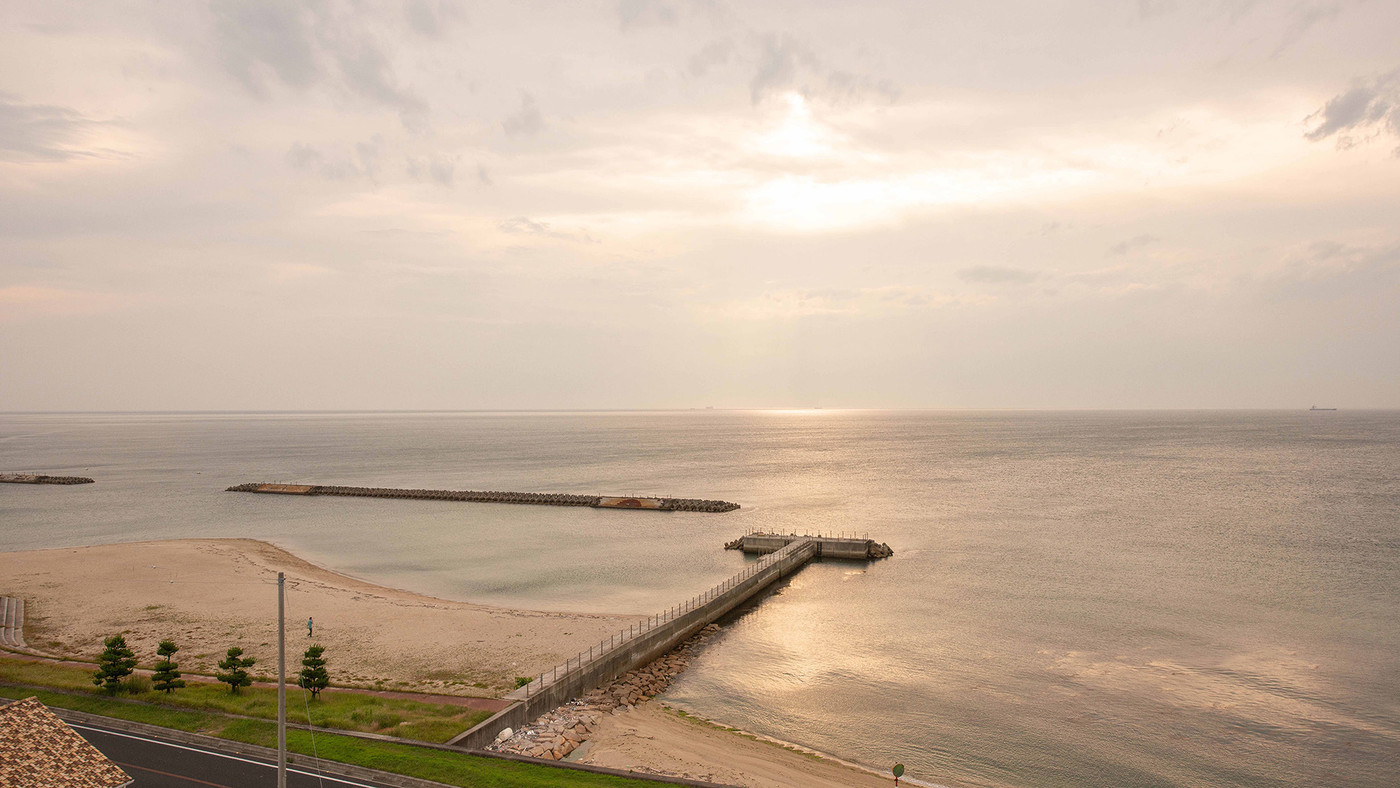 水平線に沈む夕日やラジウム温泉の湯でデトックス4262019