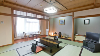 和洋室 ツインルーム＋12.5畳 (お子様の添い寝不可)