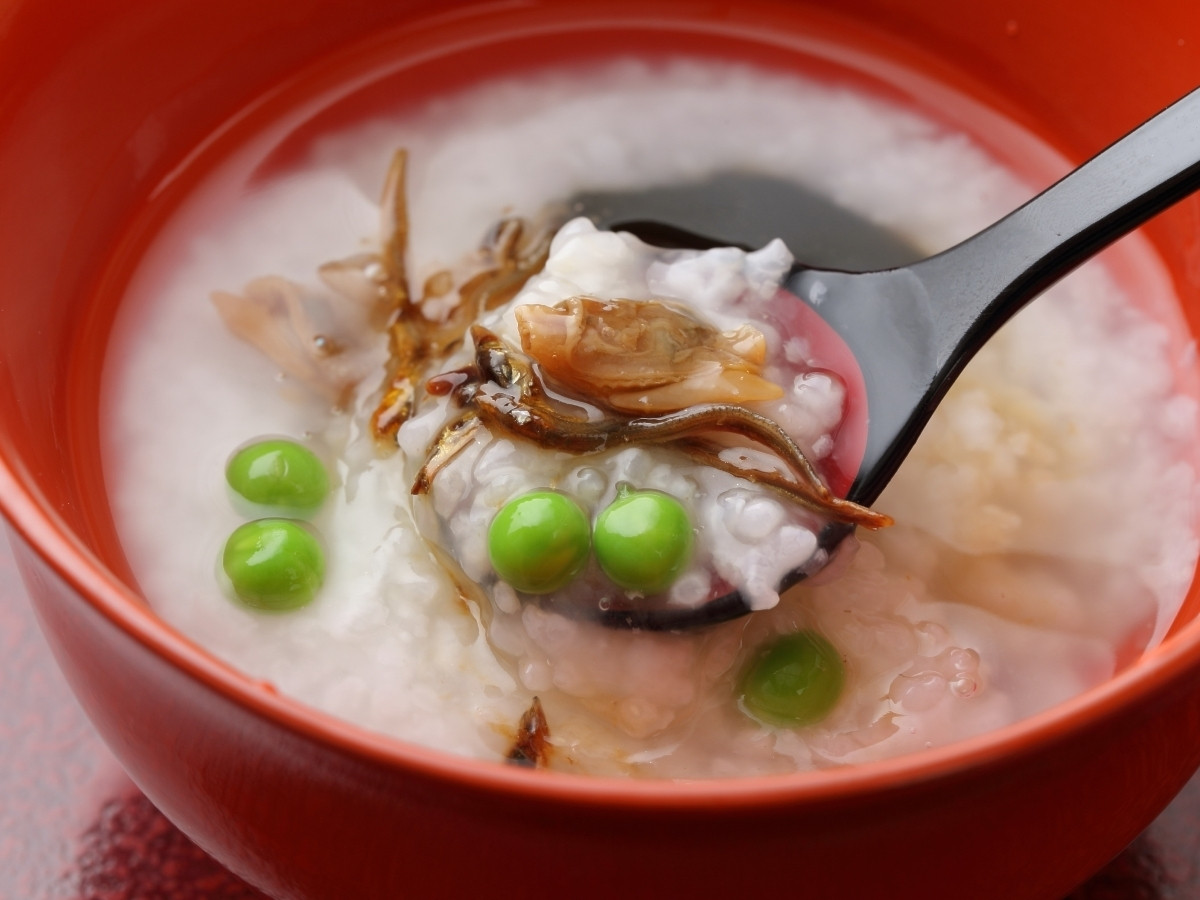温泉のお湯で炊いたお粥で身も心もほっこり温まる朝3488771