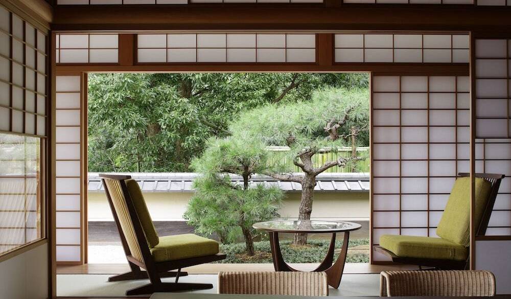 上質なインテリアに
絶景を望む客室 / 3