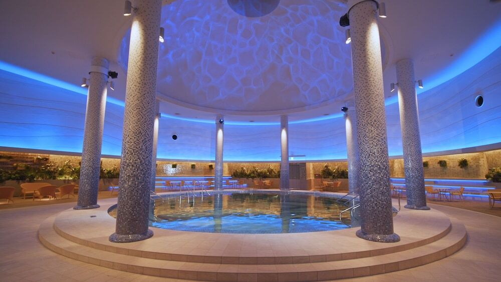 お風呂と岩盤浴、プールが揃った一大レジャー施設4088859