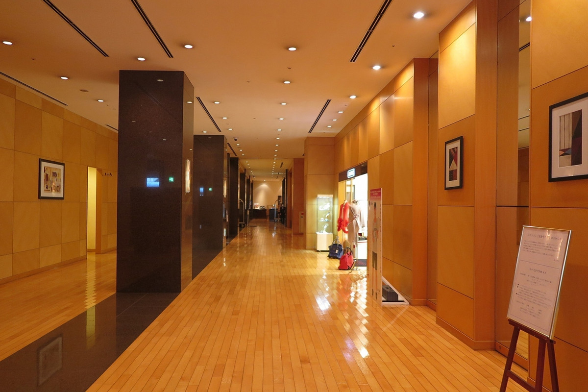 館内に入ると、上品・優雅な雰囲気