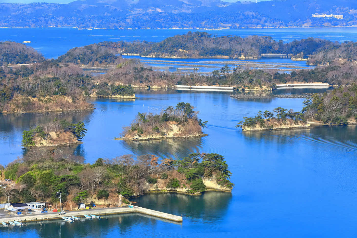 【宮城県】晴天の松島湾と蔵王連峰（日本三景）