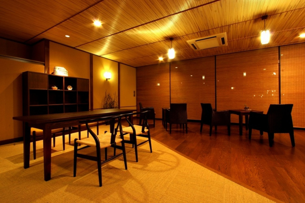 Aesthetic Lounge