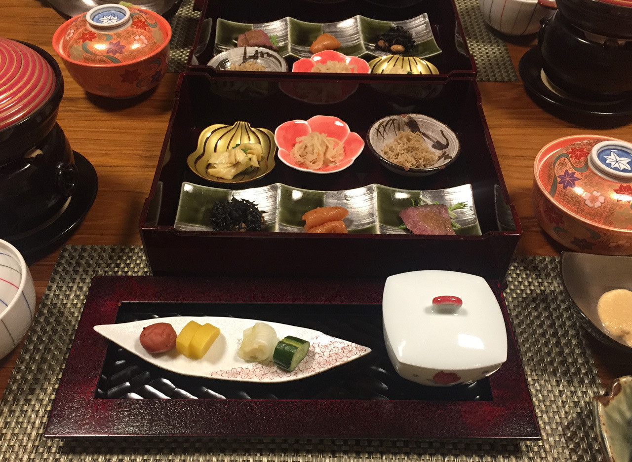 食事も寝るのも愛犬と一緒3933719