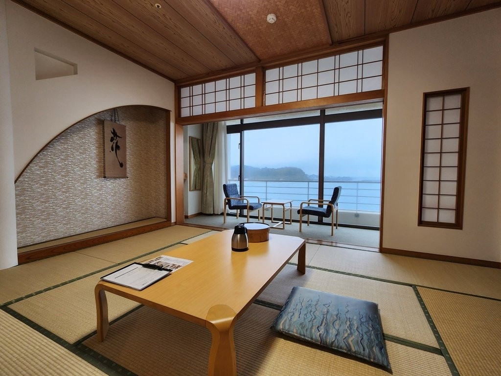 自然が作った奇景で非日常ステイ4758112