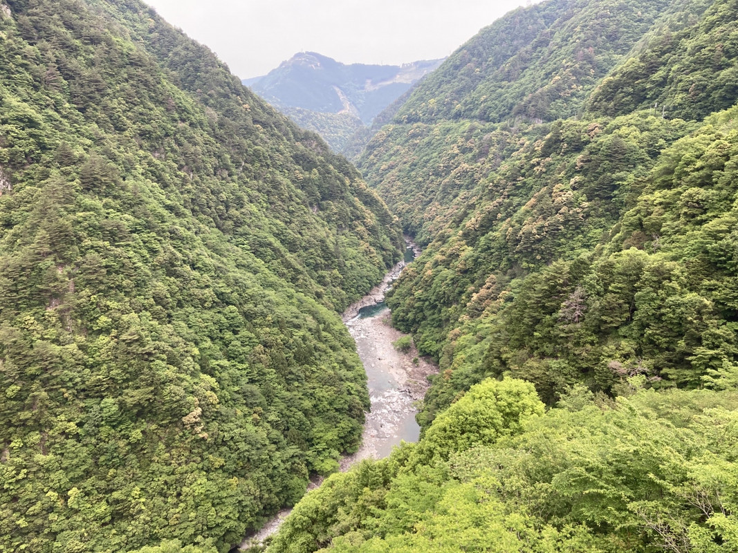 ケーブルカーの乗り場でもある 天空テラスからの祖谷渓の展望