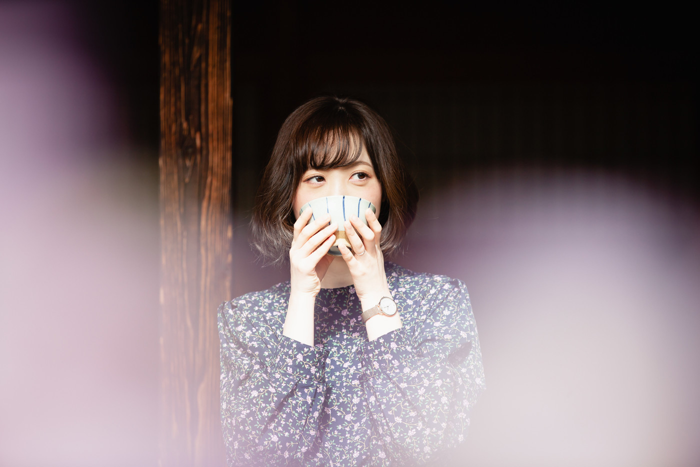 春　女性　旅行　桜