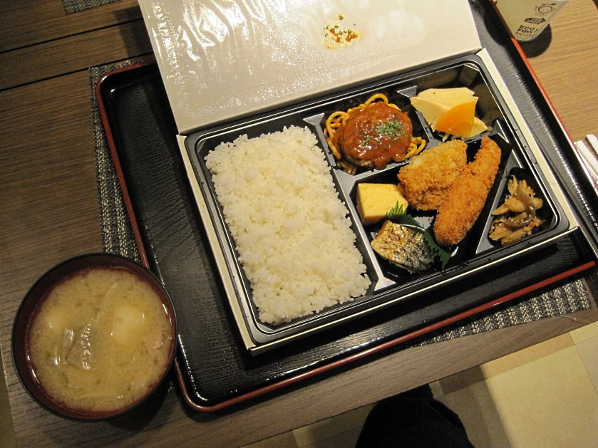 朝食は弁当に変更でした