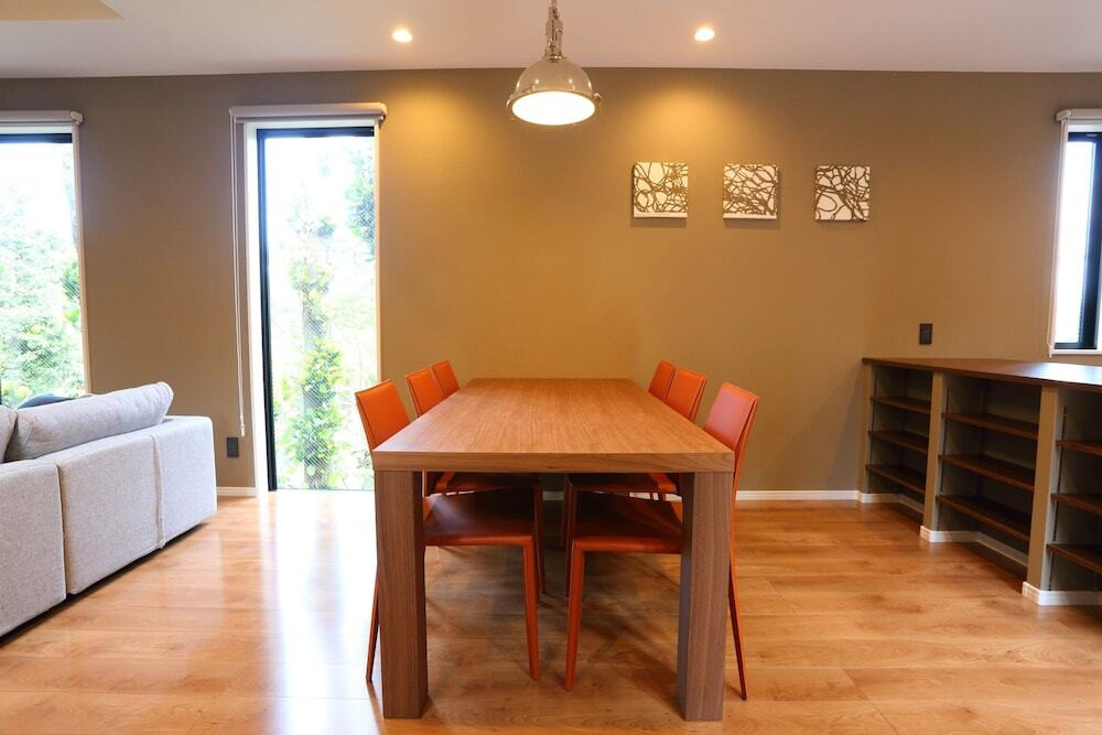 客室内のダイニングエリア