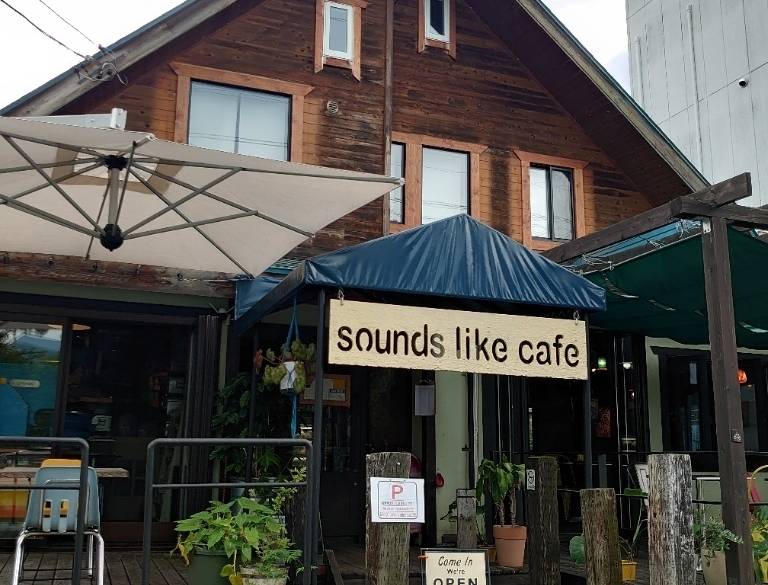 グリーンシーズンにはテラス席も / 5