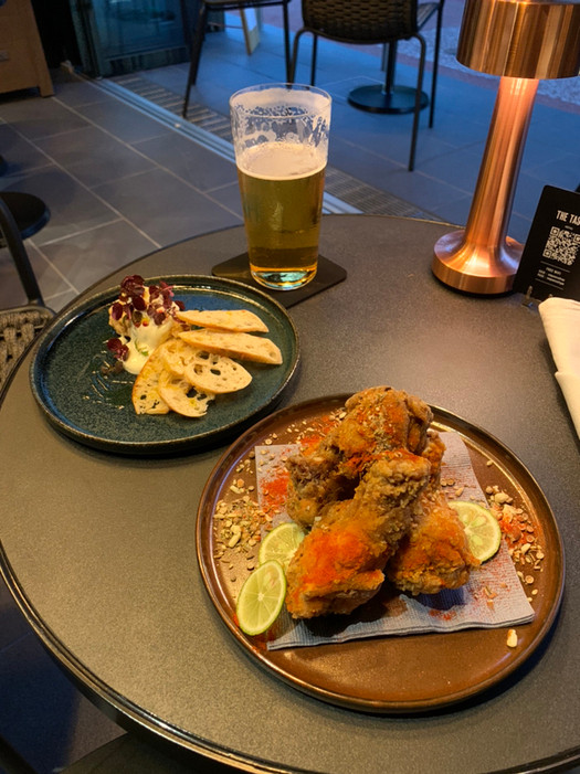 THE TASTEでの食事風景