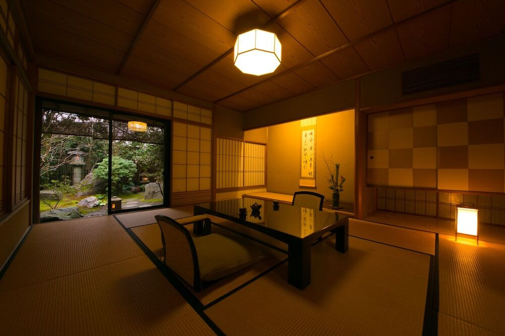 1. 日本庭園を望む“離れ”の客室でごゆるりと。「数寄の宿 野鶴亭」3550805