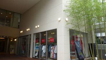 施設の入り口 / 25