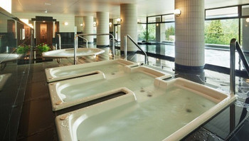 手ぶらでスキーを楽しもう！アクティビティで笑顔はじける4261903