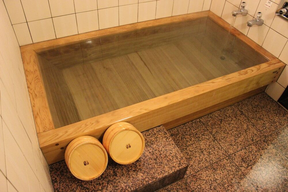 1.江戸時代から歴史を刻む老舗温泉旅館「道後温泉　ふなや」4263600