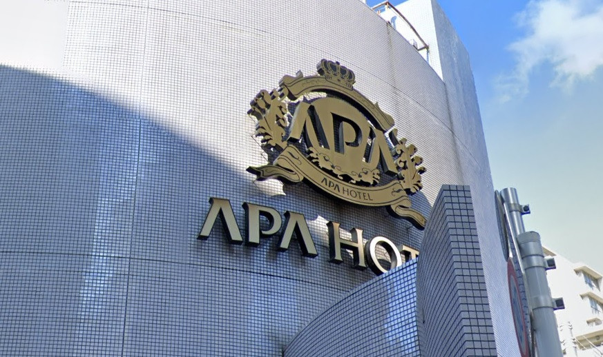 アパホテルグループのシンボルマークです。あちこちにあります。