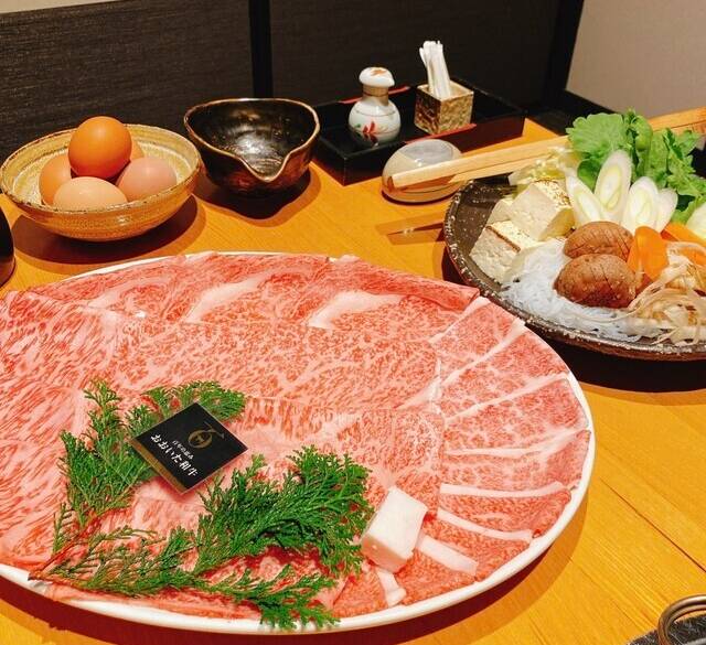 夕食 すき焼き肉と野菜 / 1