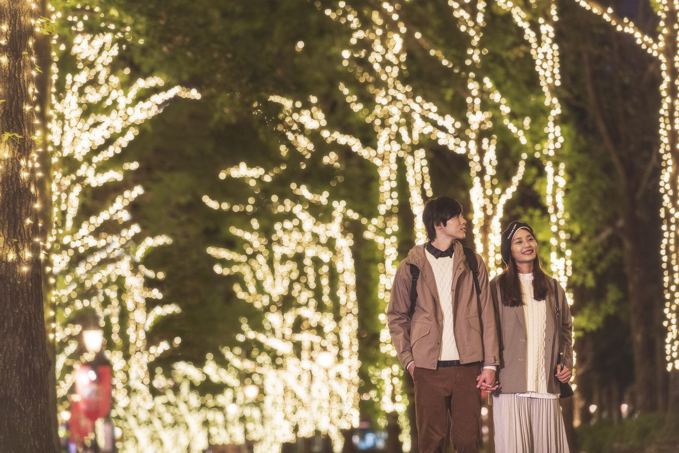 光に囲まれるときめきの空間「永遠(とわ)のアーチ」と「光の並木道」1954774