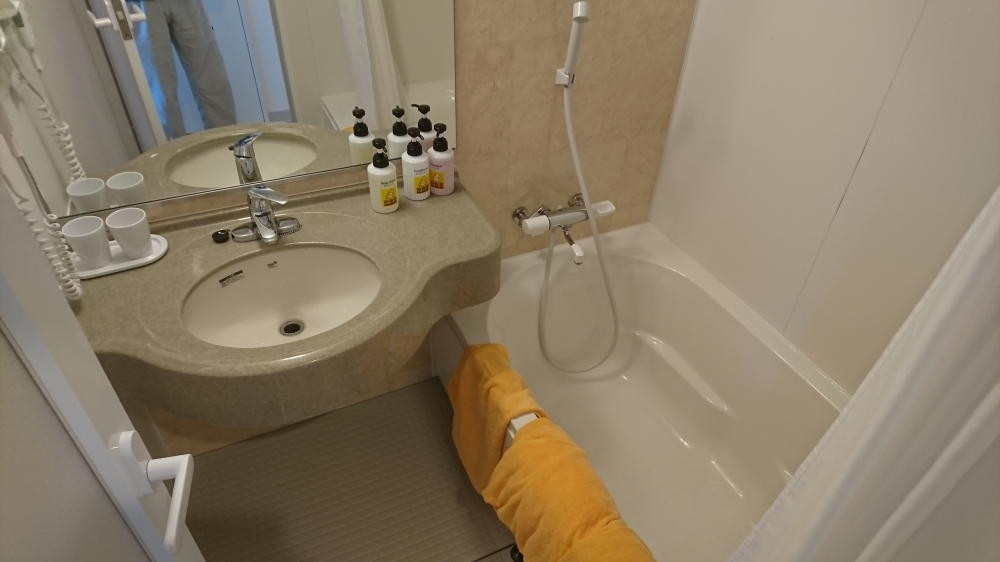 普通のユニットバス、シャンプー・リンスなどはあった