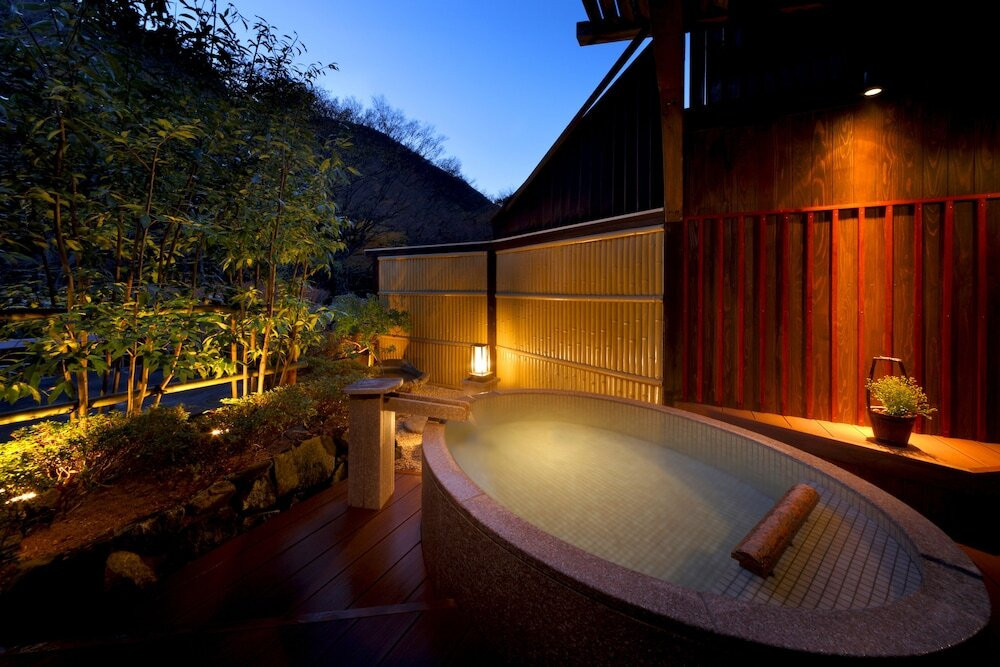 とってもロマンチックな貸切風呂で、2人だけの星空を4007852