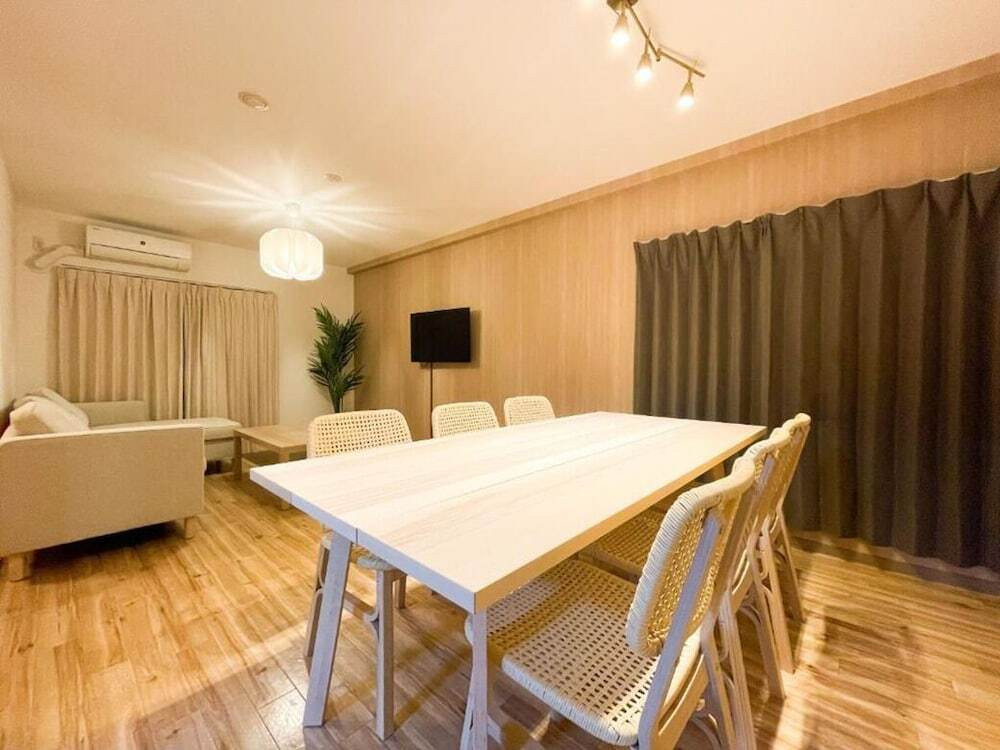 客室内のダイニングエリア