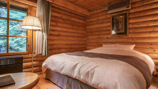 【大型コテージの 1 部】キングベッドルーム・禁煙＜1 部屋 ベッド 1 台＞