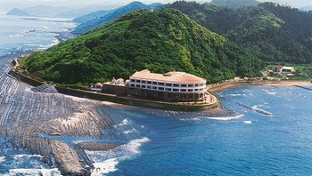 5. “鬼の洗濯板”の絶景を見下ろす温泉宿「ホテル青島サンクマール」4758000