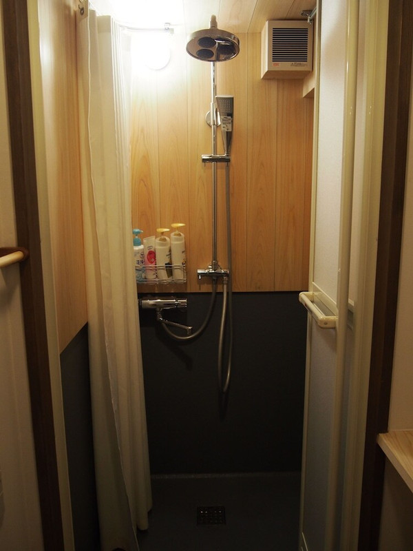 バスルームのシャワー