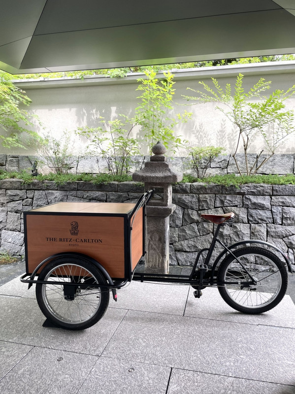 エントランスのリッツカールトンの自転車