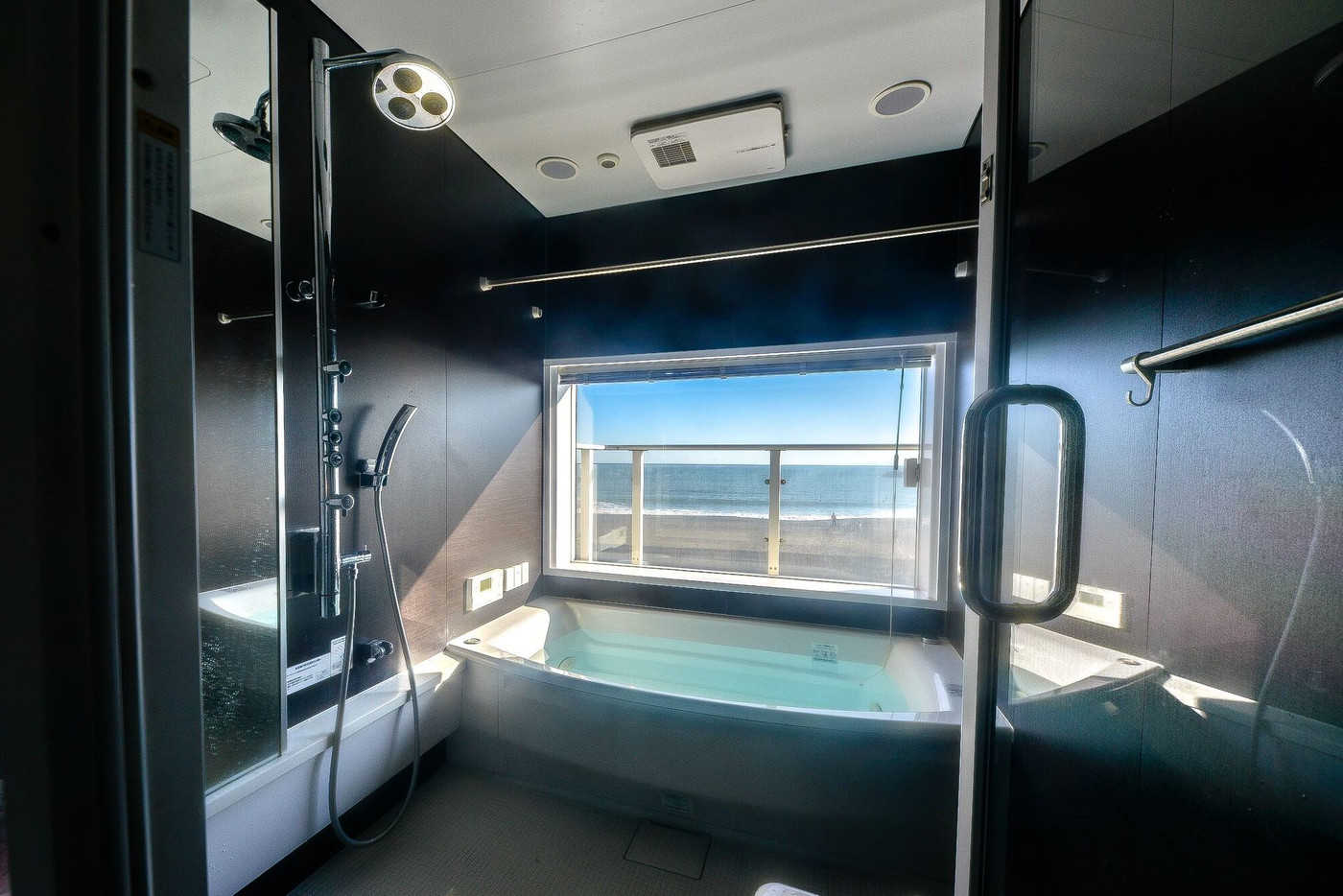 茅ヶ崎・サザンビーチの目の前にあるプライベート邸宅3924786