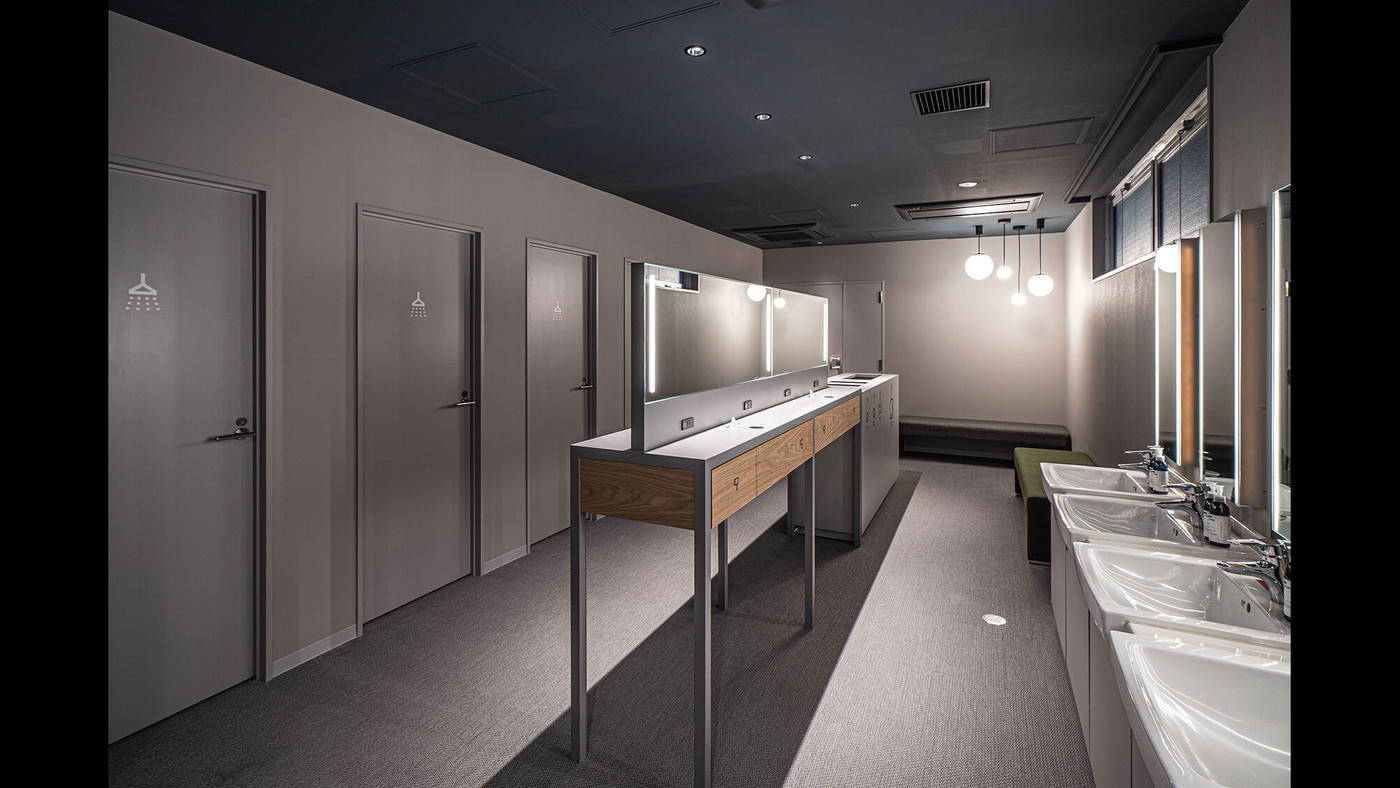 身支度は個室シャワーやメイクスペースで4282371