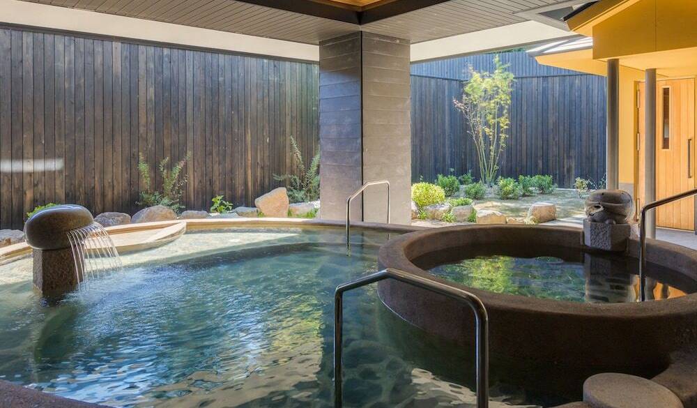 女性露天風呂「朝露」 / 2