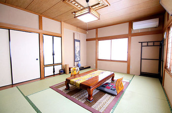 駅前にある、手作りのお料理にこだわったお宿3938828