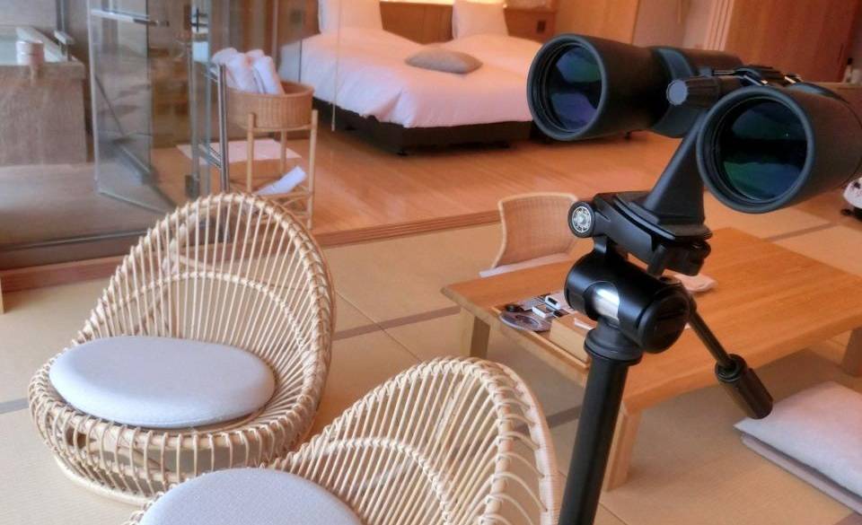 客室の双眼鏡一例 / 2