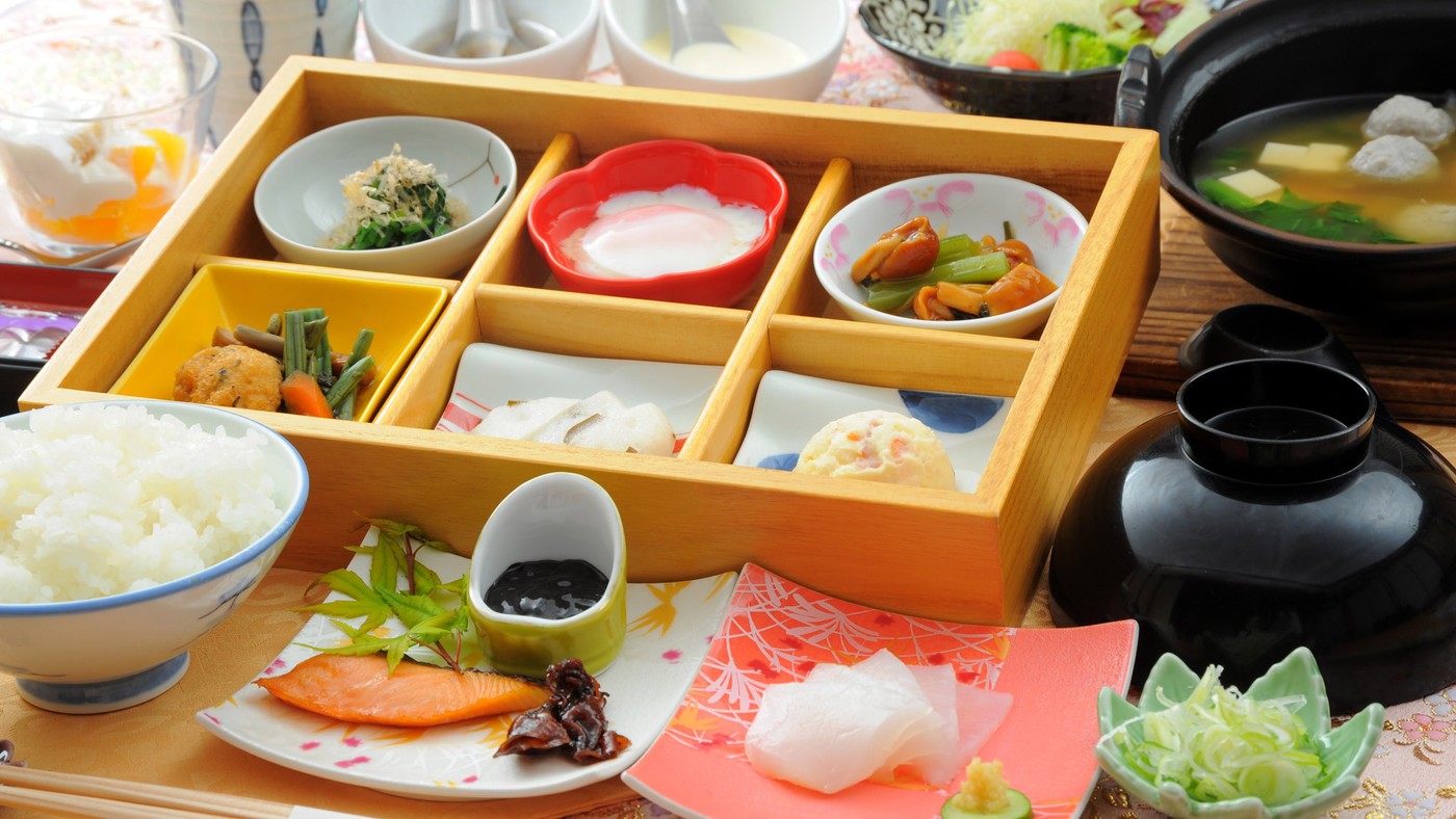 山里のやさしい朝食で笑顔に3680042