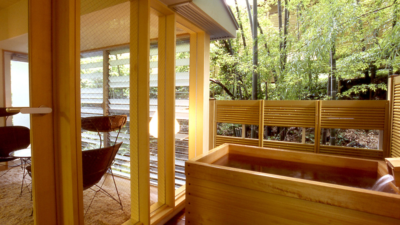 源泉かけ流しの“露天風呂付き客室”で贅沢ステイ4254912