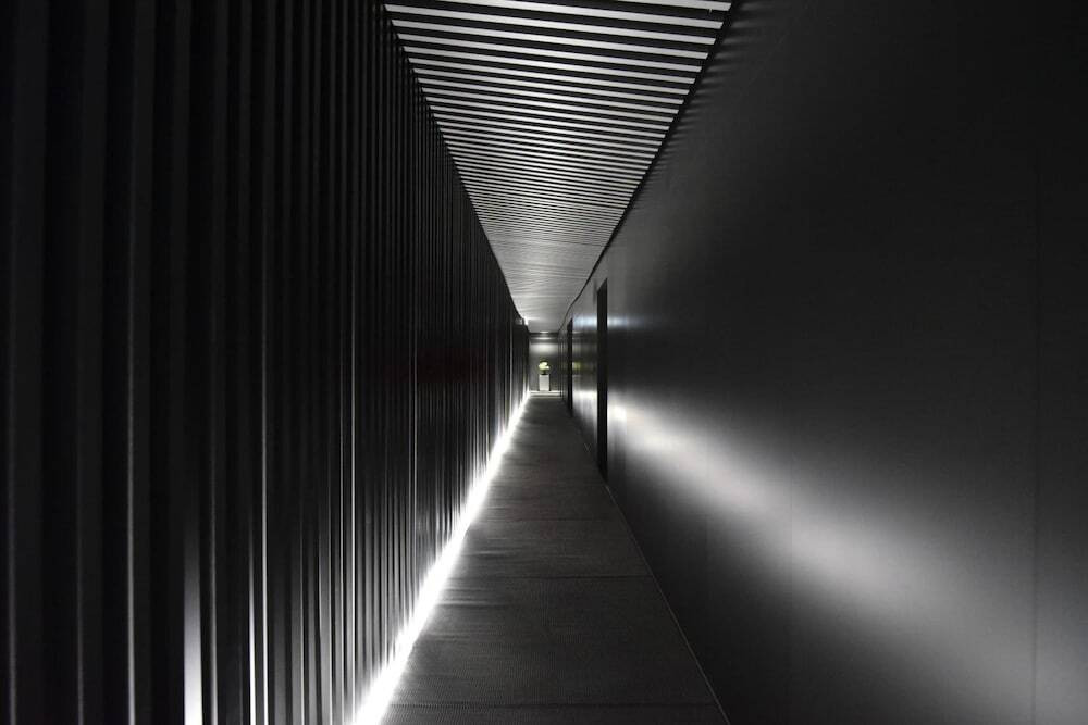 町家構造を現代⾵にアレンジしたラグジュアリーホテル4008389