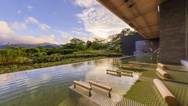 四季の露天風呂 棚湯 芦ノ湖ビュー(2) / 4