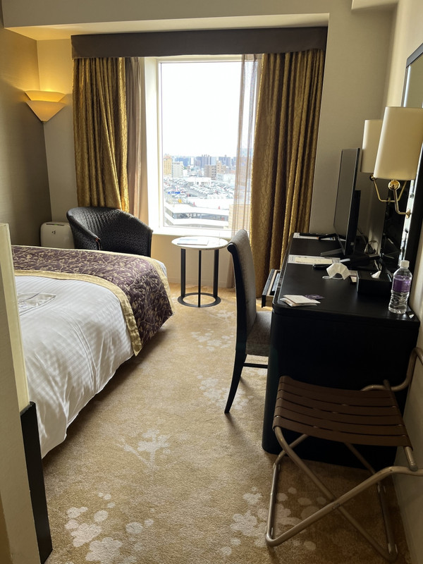 部屋は普通のビジネスホテル風。