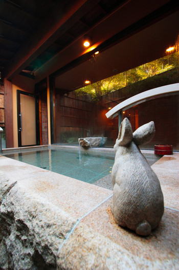 歴史ある温泉地に泊まり、旬の味覚で心身を満たす3489595