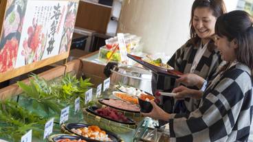 ビュッフェ風景 / 2