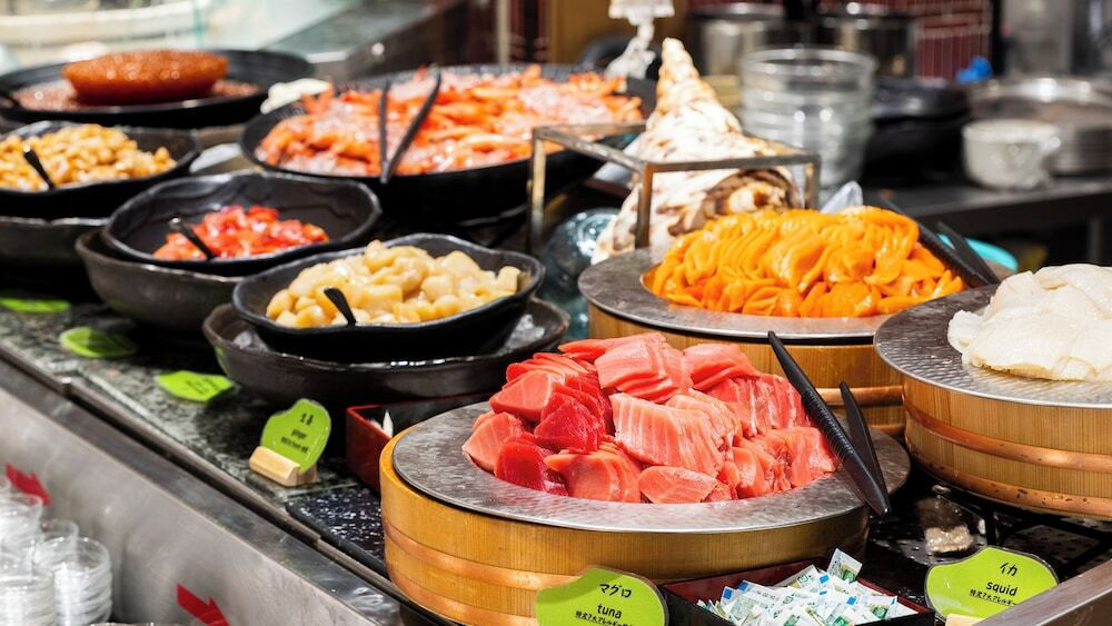 朝からスパークリングワインと生ハムで優雅な気分に♪4769475