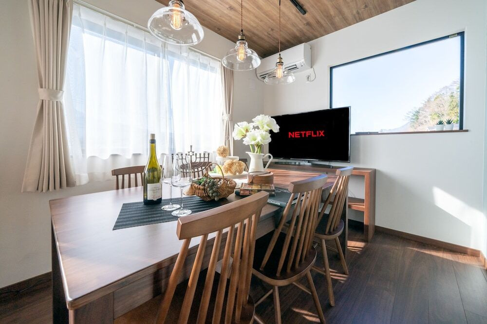 客室内のダイニングエリア