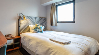 コンフォート ダブルルーム ダブルベッド 1 台 禁煙 (2名利用)